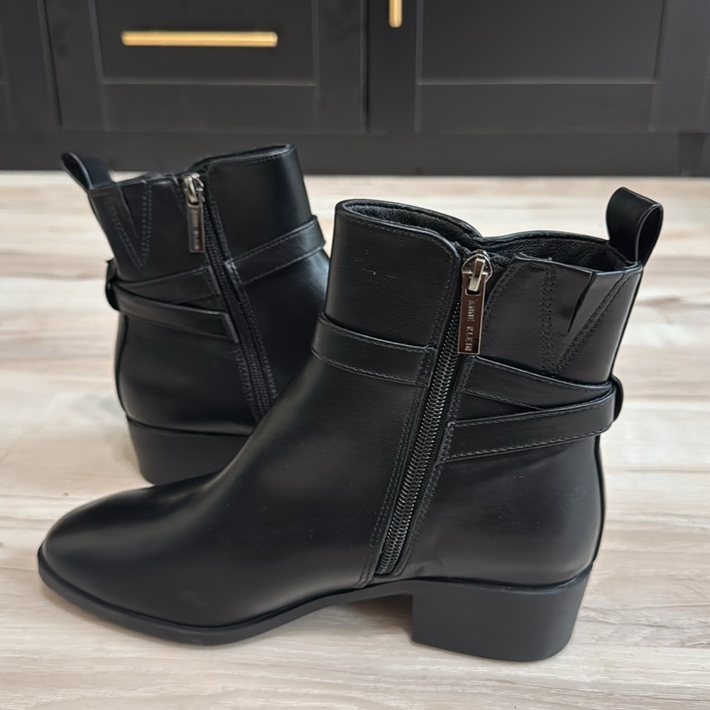 Anne Klein Catriona Black Ankle Booties 6.5M Low Heel Side Zip NWOT - Picture 4 of 7